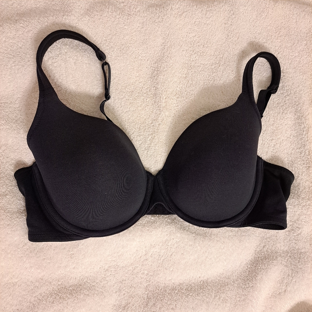 Cacique 42C Lightly Lined T Shirt Bra Black